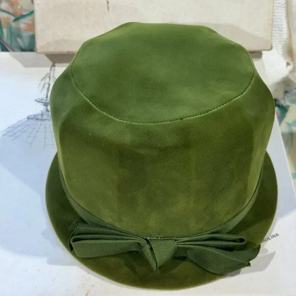 The Carolynn Shop | Accessories | Authentic Vintage Green  display picture 2